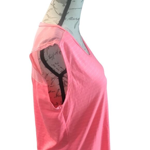 Mariko Size medium sleeveless athletic top - Picture 7 of 9